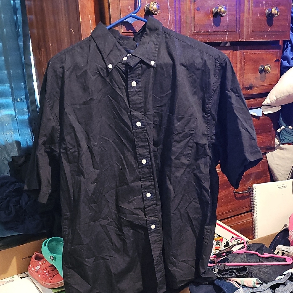 !!.          Mens L Black Dress Shirt.  S2